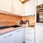 Leonie 木屋 *